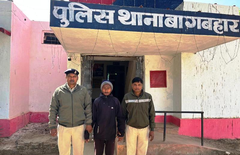 जशपुर में सनसनीखेज मामला : खाना बनाने के विवाद में बेटे ने मां को मारा…पुलिस ने चंद घंटों में आरोपी पुत्र को किया गिरफ्तार… कार्यवाही कर भेजा गया न्यायिक रिमांड पर जेल.