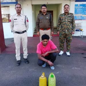 ग्राम तराईमाल में अवैध महुआ शराब पर पूंजीपथरा पुलिस की रेड…10 लीटर शराब जब्त…एक आरोपी गिरफ्तार… आबकारी एक्ट के अंतर्गत की गई कार्यवाही.