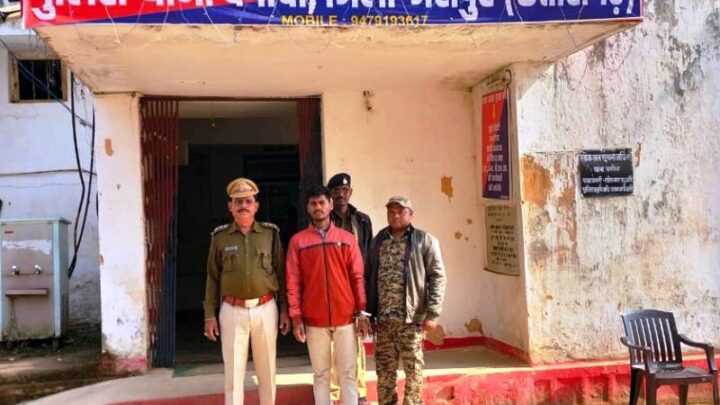 ऑपरेशन मुस्कान : जशपुर पुलिस एक और बच्ची को महाराष्ट्र से ढूंढ कर लाई वापस…बच्ची को किया सकुशल परिजनों के सुपुर्द… आरोपी को गिरफ्तार कर भेजा गया जेल !