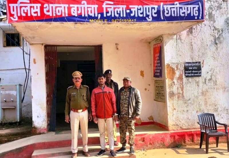 ऑपरेशन मुस्कान : जशपुर पुलिस एक और बच्ची को महाराष्ट्र से ढूंढ कर लाई वापस…बच्ची को किया सकुशल परिजनों के सुपुर्द… आरोपी को गिरफ्तार कर भेजा गया जेल !