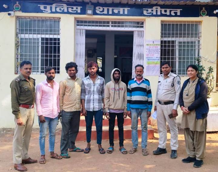 सीपत पुलिस की कार्यवाही : आगामी पंचायत चुनाव की आचार संहिता में सीपत पुलिस द्वारा वारंटियों की धर-पकड़ निरंतर जारी. पिछले दो दिवस में 17 गिरफ्तारी वारंट माननीय न्यायालय में किये गये पेश.