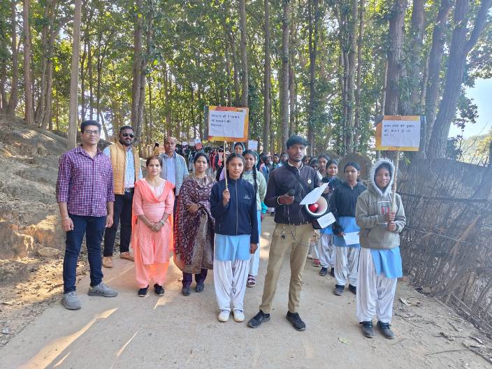 जाबो कार्यक्रम : जशपुर में गूंजे मतदान के नारे! महारानी लक्ष्मी बाई कन्या विद्यालय और सेजेस मनोरा के छात्रों ने मतदान के प्रति जागरूक किया