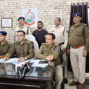 रायगढ़ पुलिस ने 10 किलो गांजे के साथ तस्कर को लिया गिरफ्त में…. की गई एनडीपीएस एक्ट के अंतर्गत कार्यवाही…मुख्य सप्लायर भी रडार पर.