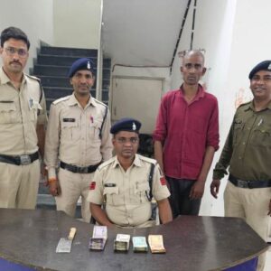 70 हजार रुपये की चोरी करने वाला आरोपी धारदार हथियार के साथ गिरफ्तार!