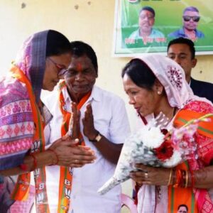 नगर पंचायत कुनकुरी चुनाव : मुख्यमंत्री की धर्मपत्नी कौशल्या साय ने सम्हाली प्रचार की कमान…प्रदेश सरकार की उपलब्धियों और भावी योजनाओं पर मांगा हैं जन समर्थन…!