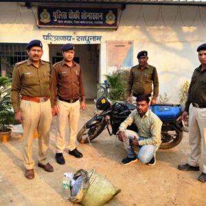बिक्री करने के लिए मोटर साइकिल से अवैध महुआ शराब ले जाते हुए एक शराब कोचिया को किया गया गिरफ्तार…आबकारी एक्ट के अंतर्गत की गई कार्यवाही.