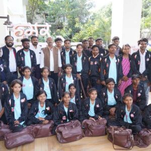 छत्तीसगढ़ और गुजरात के युवाओं को सांसद बृजमोहन ने किया सम्मानित : कहा- यूथ एक्सचेंज प्रोग्राम देश की संस्कृति को जोड़ने में सहायक