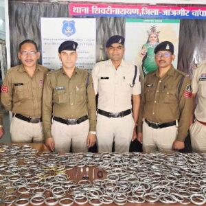 माघी मेले में संदिग्धों पर पुलिस की पैनी नजर, हथियार रूपी स्टील के कड़े और पंच जब्त