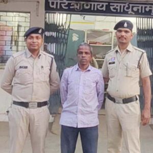 शराब के नशे में घर में घुसकर दरवाजा तोड़ा, चाकू लहराया, अश्लील गालियां दी –पुलिस ने आरोपी को किया गिरफ्तार!