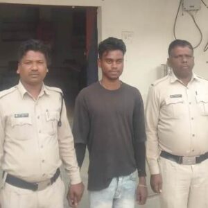जशपुर क्राइम : शादी का झांसा देकर नाबालिग का अपहरण और शोषण! मुख्य आरोपी के बाद पुलिस के हत्थे चढ़ा उसका साथी, अपहरण में इस्तेमाल बाइक भी जब्त