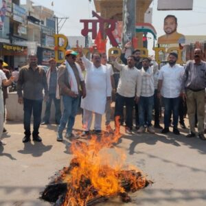 भाजपा के इशारे पर काम कर रही ईडी? कांग्रेस ने सभी जिलों में किया विरोध प्रदर्शन! प्रदेश के सभी जिलों में ईडी का पुतला फूंका