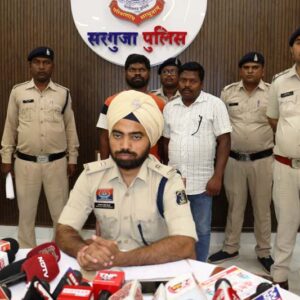 फर्जी भर्ती रैकेट का पर्दाफाश : सरगुजा पुलिस ने 1.5 लाख की ठगी करने वाले दो शातिरों को पकड़ा, कराए बैंक खाते फ्रीज, भेजा गया न्यायिक अभिरक्षा में.