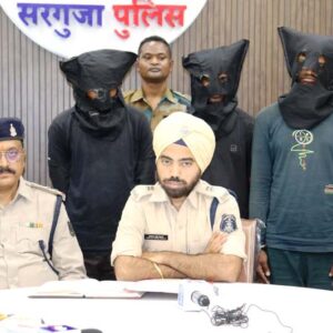 सरगुजा में सीरियल लूटकांड का पर्दाफाश : लूट, हथियार और सोने-चांदी का जखीरा बरामद,सरगुजा पुलिस ने 15 लाख की लूट का किया खुलासा, 3 अपराधी गिरफ्तार, दो खरीददार आरोपियों पर भी अग्रिम वैधानिक कार्यवाही जारी.