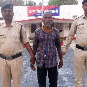 पैसे के लिए मां की हत्या करने वाले आरोपी पुत्र को जशपुर पुलिस ने किया गिरफ्तार, टांगी से हमला कर की थी वारदात, भेजा गया न्यायिक अभिरक्षा में.