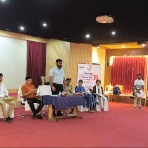 जशपुर में साइबर जागरूकता की नई पहल : जशपुर में तैयार हो रही है साइबर योद्धाओं की सेना, #ClickSafe अभियान में युवाओं को बनाया जा रहा साइबर हीरो, सोशल मीडिया की दुनिया में अब नहीं बनेंगे शिकार.