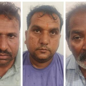 जुए की बिछी थी ताश की बिसात, पेड़ की छांव में लग रहा था दांव—पुलिस ने मचाया हड़कंप, तीन गिरफ्तार