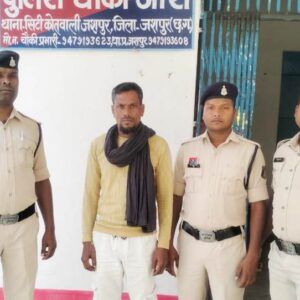 जशपुर पुलिस का ऑपरेशन शंखनाद प्रभावशाली मोड़ पर: चौकी आरा पुलिस ने गौ वंश तस्कर अल्ताफ खान को पकड़ा, दो गायों को छुड़ाया, पैदल तस्करी के नए तरीके पर पुलिस की पैनी निगाह