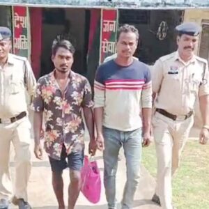 जशपुर में गौमांस की तस्करी का पर्दाफाश: ‘ऑपरेशन शंखनाद’ में पुलिस ने 11 किलो गौ मांस के साथ दो आरोपियों को दबोचा, बाइक जब्त, एक फरार तस्कर चिन्हित