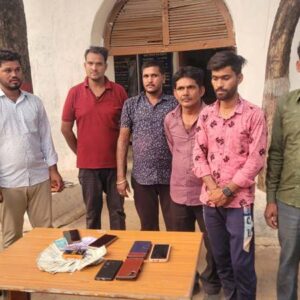 पुलिस की बड़ी कार्रवाई: जुआ खेलते 6 आरोपी गिरफ्तार, ₹28,600 नगदी व ताश की गड्डी जब्त