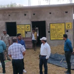 जशपुर जिले के ग्राम गुरूम्हकोना एवं बेतरा में पीएम जनमन के तहत आवास निर्माण का जिला पंचायत सीईओ ने किया निरीक्षण
