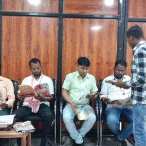 मुख्यमंत्री कैम्प कार्यालय बगिया में आने वाले आम नागरिकों को जनमन पत्रिका का किया गया वितरण