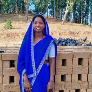 संघर्ष से सफलता तक : सरिता बाई ने मिट्टी के ईंट बनाकर लिखी अपनी सफलता की कहानी