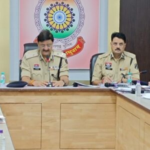 समीक्षा बैठक : बिलासपुर पुलिस को मिले सख्त निर्देश, चेतना अभियान की हुई सराहना, नवीन कानून, बेसिक पुलिसिंग और भ्रष्टाचार पर सख्ती, बिलासपुर में आईजी संजीव शुक्ला ने की पुलिस कार्यों की व्यापक समीक्षा.