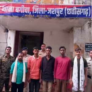 वायरल वीडियो से मचा बवाल : शादीशुदा महिलाओं पर की अभद्र टिप्पणी, थाना बगीचा क्षेत्र में महिलाओं की छवि धूमिल करने का मामला, वीडियो बना कर किया वायरल, पुलिस ने मोबाइल जब्त कर पांच युवकों को भेजा जेल !