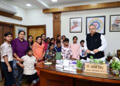 रायपुर में रक्षाबंधन 2025 का अनूठा उत्सव : दिव्यांग बच्चों ने विधानसभा अध्यक्ष डॉ. रमन सिंह को बांधी राखी, दिव्यांग बच्चों की राखी और मुस्कान से भावुक हुए विधानसभा अध्यक्ष डॉ. रमन सिंह.