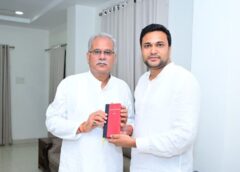पूर्व मुख्यमंत्री भूपेश बघेल से मुलाकात कर नगर अध्यक्ष विनयशील ने दी जन्मदिन की बधाई, जशपुर के मुद्दों पर भी हुई विस्तृत चर्चा