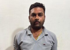 त्योहार की खुशियों में खलल डालने आया चाकूधारी! पुलिस ने भीड़ के बीच से धर दबोचा आरोपी