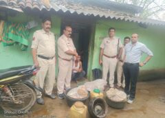ऑपरेशन आघात: जशपुर पुलिस और आबकारी विभाग की संयुक्त टीम ने अवैध शराब कारोबारियों पर कसी नकेल, 350 किलो महुआ पास जब्त