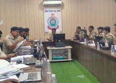 अपराध समीक्षा बैठक : एसपी दिव्यांग पटेल के निर्देश — लंबित प्रकरणों का शीघ्र निराकरण करें, विजुअल पुलिसिंग को बनाएं और प्रभावी