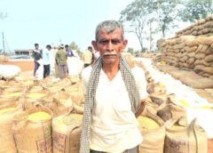 गरीबी और संघर्ष के बीच उगा भरोसे का धान—मुन्ना सिंह ने 48 कट्टा बेचकर घर बनाने का सपना किया सच!