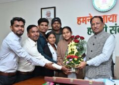 मुख्यमंत्री विष्णु देव साय से आदर्श आदिवासी छात्रावास प्रतिनिधिमंडल की सौजन्य मुलाकात, शहीद वीर नारायण सिंह जयंती समारोह में मुख्य अतिथि बनने का दिया आमंत्रण