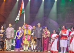 जब गेड़ी नृत्य पर झूमा विश्व: लाल किले में छत्तीसगढ़ के कलाकारों ने बिखेरा सांस्कृतिक जादू, केंद्रीय मंत्री गजेंद्र सिंह शेखावत ने दिया ‘छत्तीसगढ़िया सबले बढ़िया’ का नारा