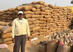 धान की बेहतर कीमत ने बढ़ाया किसान युगल का हौसला : साढ़े सात एकड़ की खेती से संवर रहा परिवार का भविष्य