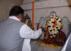 आस्था और सुशासन का संगम: मुख्यमंत्री साय और गुरु खुशवंत साहेब ने दुर्गा मंदिर में पूजा कर राज्य की समृद्धि की कामना की