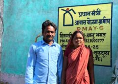 मिट्टी के घर से मजबूत छत तक : जहाँ बरसात में टपकती थी छत, अब खड़ा है पक्का घर – जानिए जशपुर की बदलती तस्वीर, प्रधानमंत्री आवास योजना ने बदल दी एक परिवार की किस्मत.