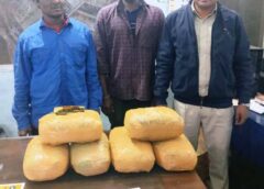 ऑपरेशन निश्चय : अस्पताल के पास गांजा लेकर खड़े थे आरोपी, मुखबिर की सूचना पर पुलिस ने दबोचा, तीन लाख का गांजा बरामद ! ऑपरेशन निश्चय में रायपुर पुलिस की त्वरित कार्रवाई.