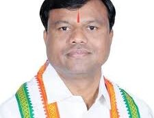 आर्थिक सर्वेक्षण पर कांग्रेस का हमला: “कागजों में विकास, जमीन पर बदहाली” — दीपक बैज ने सरकार पर आंकड़े छिपाने और बजट खर्च न करने का लगाया आरोप