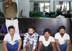महिला से मारपीट का वीडियो वायरल : सार्वजनिक स्थल पर गुंडागर्दी पड़ी भारी ! एसएसपी के निर्देश पर ताबड़तोड़ गिरफ्तारी, 12 घंटे में सलाखों के पीछे चार आरोपी. पृथक से प्रतिबंधात्मक कार्यवाही भी की गई प्रारंभ.