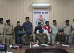 रायगढ़ से कोलकाता तक फैला सट्टे का साम्राज्य ध्वस्त! वर्ल्ड कप पर करोड़ों की ऑनलाइन बाज़ी, होटल में चल रहा था हाईटेक जुआ अड्डा – 5 बड़े सटोरी गिरफ्तार, 25 मोबाइल–3 लैपटॉप जब्त, एसएसपी शशि मोहन सिंह की सख्त चेतावनी “अब नहीं बचेगा कोई”
