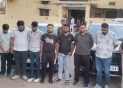 सड़क पर ‘बर्थडे स्टंट’ पड़ा भारी: सूरजपुर पुलिस की सख्ती, अम्बिकापुर-बनारस मार्ग जाम कर आतिशबाजी करने वाले 7 युवक गिरफ्तार, 2 कार जब्त
