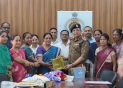समर्पण और अनुशासन की मिसाल : 31 साल की ईमानदार सेवा का सम्मान ! रायगढ़ पुलिस कार्यालय की मुख्य लिपिक को भावभीनी विदाई, अधिकारियों ने सराहा योगदान, सेवानिवृत्ति पर तालियों से गूंजा पुलिस कार्यालय.