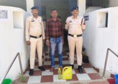 ‘समाधान सेल’ की सटीक सूचना पर ताबड़तोड़ कार्रवाई: बलौदाबाज़ार पुलिस ने ग्राम बांसबिनौरी में अवैध महुआ शराब बेचते आरोपी को रंगे हाथों दबोचा, 6 लीटर कच्ची शराब जब्त; एसपी भावना गुप्ता की पहल से अपराधियों में हड़कंप