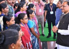 छत्तीसगढ़ में शांति की नई इबारत: 140 आत्मसमर्पित नक्सलियों ने मुख्यमंत्री विष्णुदेव साय से की मुलाकात, जंगल के भय से मुख्यधारा के विश्वास तक की बदली जिंदगी