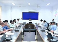 जशपुर में विकास कार्यों की कलेक्टर ने की सख्त समीक्षा: पारदर्शी खाद्य वितरण, समयबद्ध योजनाएं और बच्चों के लिए अपार आईडी अनिवार्य करने के निर्देश