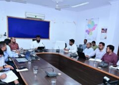 जशपुर में राजस्व व्यवस्था को दुरुस्त करने की पहल: कलेक्टर ने लंबित प्रकरणों, मुआवजा मामलों और जनगणना को जिम्मेदारी से पूरा करने के निर्देश दिए