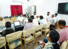 कलेक्टर रोहित व्यास की अध्यक्षता में जीवनदीप समिति की अहम बैठक: सफाईकर्मियों का बढ़ेगा मानदेय, जिला अस्पताल में जनऔषधि केंद्र खोलने का बड़ा फैसला